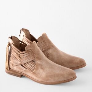 Baske | Women's Tan Leather Lexi Ankle Booties Back Zip Almond Toe Tassels Sz 8